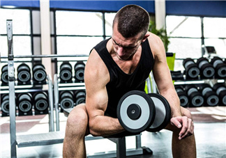 啞鈴彎舉可以天天練嗎？啞鈴彎舉手腕疼是什么原因？