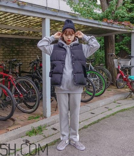 羽絨馬甲怎么搭配好看？羽絨馬甲搭配圖片