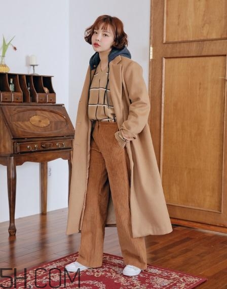 駝色內(nèi)搭配什么外套？駝色內(nèi)搭怎么搭配外套？