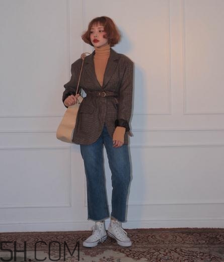 駝色內(nèi)搭配什么外套？駝色內(nèi)搭怎么搭配外套？