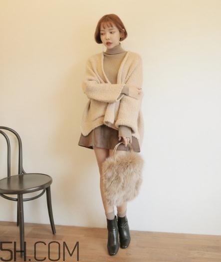 駝色內(nèi)搭配什么外套？駝色內(nèi)搭怎么搭配外套？