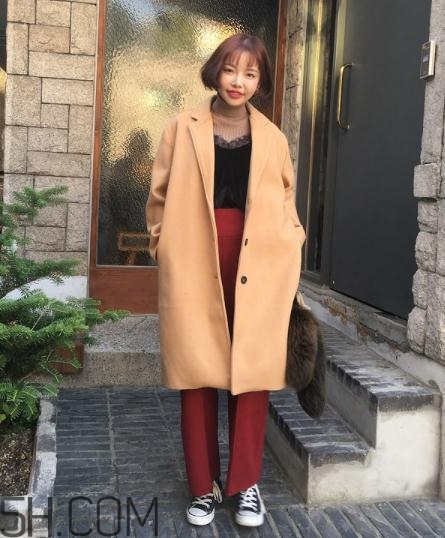 駝色內(nèi)搭配什么外套？駝色內(nèi)搭怎么搭配外套？