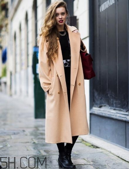 駝色大衣里面搭配什么？駝色大衣內(nèi)搭什么顏色好看？
