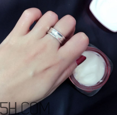 歐萊雅復(fù)顏抗皺緊致晚霜多少錢_專柜價(jià)格 歐萊雅復(fù)顏抗皺緊致晚霜多少錢_專柜價(jià)格