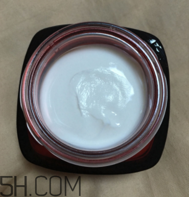 歐萊雅復(fù)顏抗皺緊致晚霜多少錢_專柜價(jià)格 歐萊雅復(fù)顏抗皺緊致晚霜多少錢_專柜價(jià)格