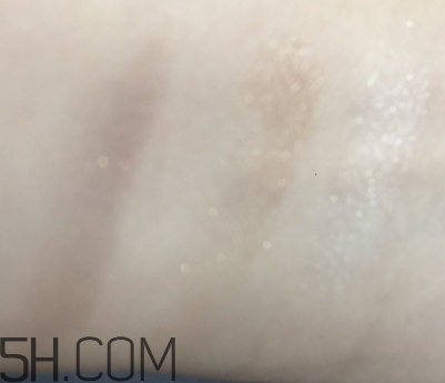 眼影可以帶上飛機(jī)嗎？眼影可以托運(yùn)嗎？