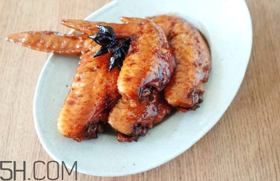 可樂(lè)雞翅需要用水焯多長(zhǎng)時(shí)間？可樂(lè)雞翅是用翅中嗎