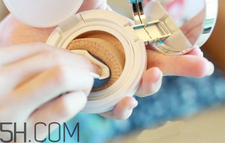 粉底霜和BB霜的區(qū)別 粉底霜和氣墊bb的區(qū)別 粉底霜和BB霜的區(qū)別 粉底霜和氣墊bb的區(qū)別