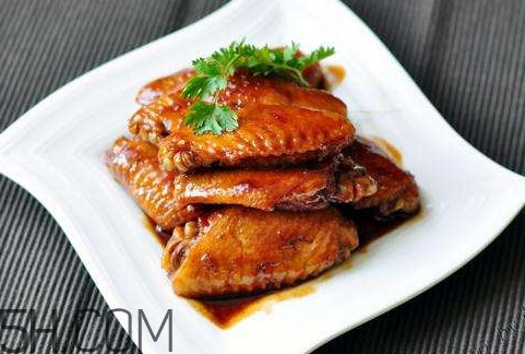 可樂(lè)雞翅需要用水焯多長(zhǎng)時(shí)間？可樂(lè)雞翅是用翅中嗎