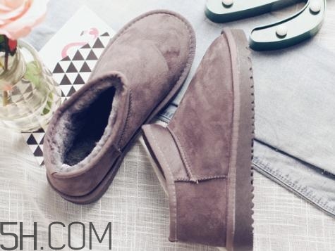 雪地靴對(duì)腳有什么危害？穿雪地靴的危害