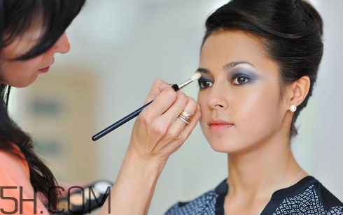 國產(chǎn)彩妝排行榜前十名 新手化妝詳細(xì)步驟和技巧圖解 國產(chǎn)彩妝排行榜前十名 新手化妝詳細(xì)步驟和技巧圖解