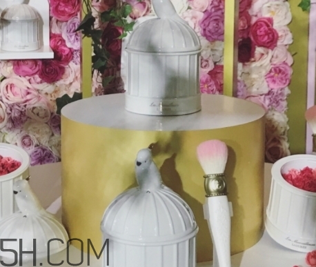 拉杜麗鳥(niǎo)籠腮紅多少錢(qián)？laduree2018拉杜麗鳥(niǎo)籠腮紅試色