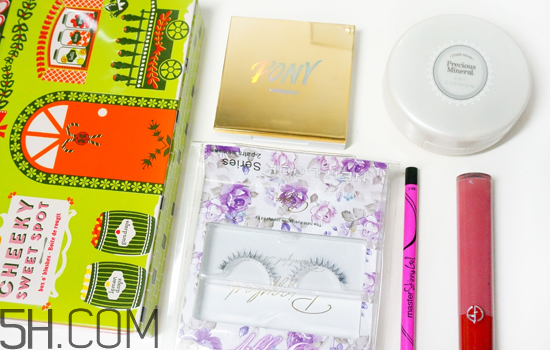 國產(chǎn)彩妝排行榜前十名 新手化妝詳細(xì)步驟和技巧圖解 國產(chǎn)彩妝排行榜前十名 新手化妝詳細(xì)步驟和技巧圖解