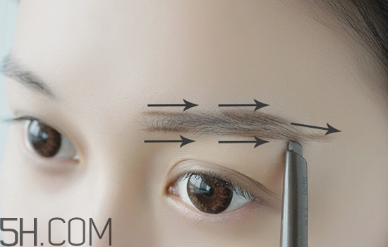 秋冬適合什么妝容？怎樣涂口紅好看？