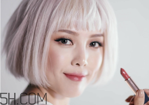 女生怎樣學(xué)會(huì)快速化妝？新手化妝需要的基本用品