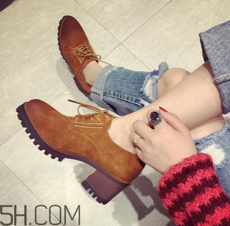 翻毛皮鞋發(fā)白怎么辦？翻毛皮鞋發(fā)亮怎么辦？