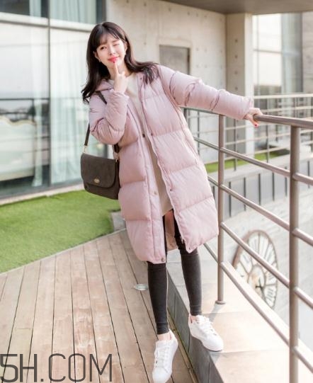 粉色羽絨服怎么搭配？粉色羽絨服搭配圖片
