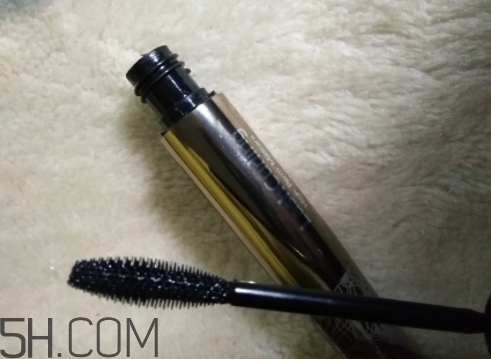 卡姿蘭睫毛膏和火烈鳥(niǎo)睫毛膏哪個(gè)好？對(duì)比