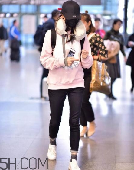 粉色衛(wèi)衣怎么搭配？粉色衛(wèi)衣搭配圖片