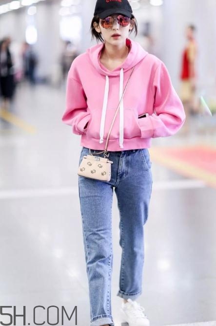 粉色衛(wèi)衣怎么搭配？粉色衛(wèi)衣搭配圖片