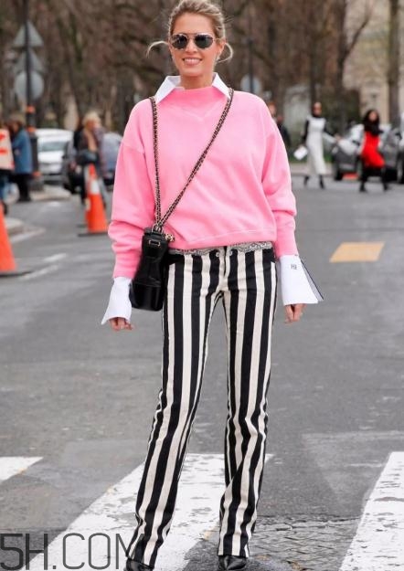 粉色衛(wèi)衣怎么搭配？粉色衛(wèi)衣搭配圖片