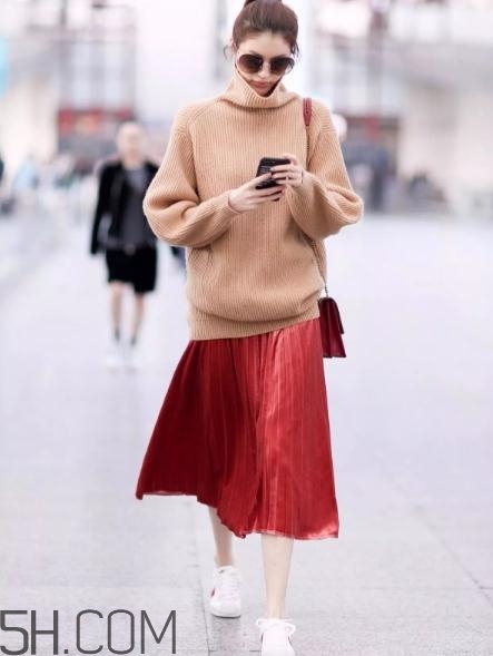 穿高領(lǐng)毛衣配什么發(fā)型？高領(lǐng)毛衣適合什么發(fā)型？