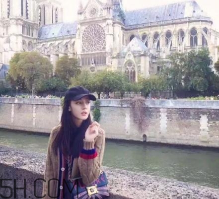 毛衣外套怎么搭配？毛衣外套里面配什么？