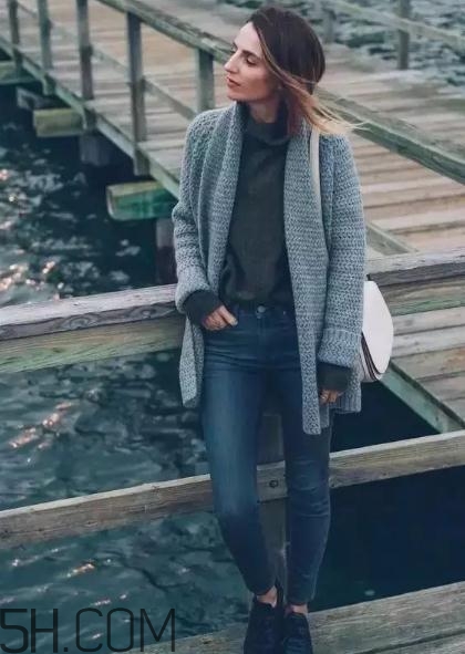 毛衣外套怎么搭配？毛衣外套里面配什么？