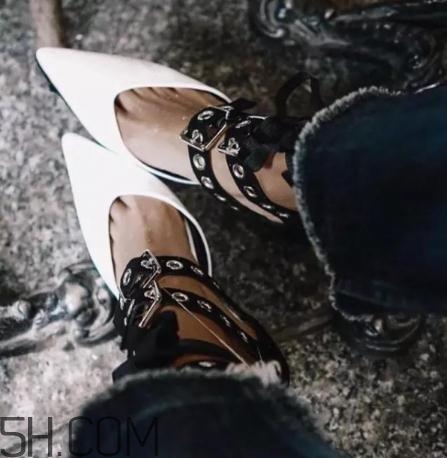 尖頭鞋買大了怎么辦？尖頭鞋不跟腳怎么辦？