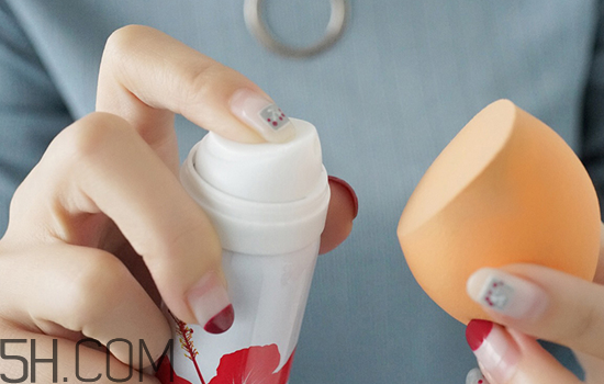 秋冬適合什么妝容？怎樣涂口紅好看？