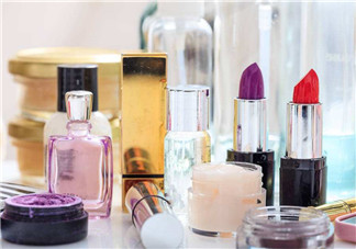 2017年秋冬流行什么妝容？怎樣涂口紅好看？