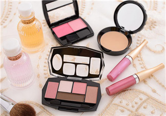 女生怎樣學(xué)會(huì)快速化妝？新手化妝需要的基本用品
