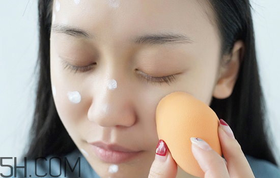 秋冬適合什么妝容？怎樣涂口紅好看？