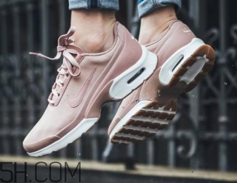 運(yùn)動(dòng)鞋勒腳怎么辦？運(yùn)動(dòng)鞋壓腳背怎么處理？