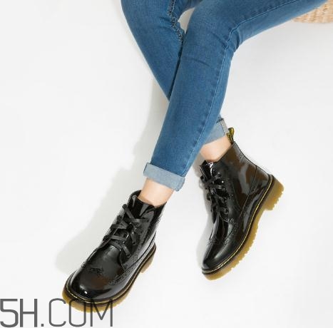 馬丁靴可以雨天穿嗎？馬丁靴能碰水嗎？