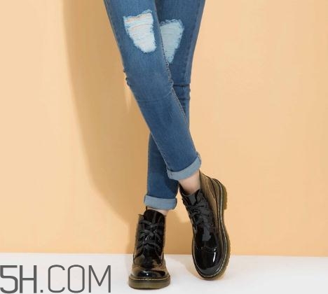 馬丁靴要買大一碼嗎？馬丁靴會越穿越大嗎？