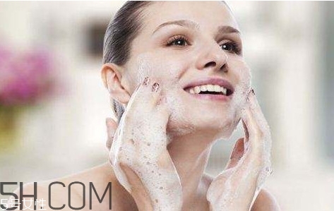 點(diǎn)痣后多久能洗臉？點(diǎn)痣后能吃醬油嗎