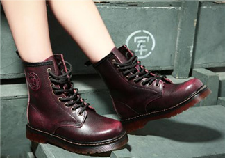 馬丁靴要買大一碼嗎？馬丁靴會越穿越大嗎？