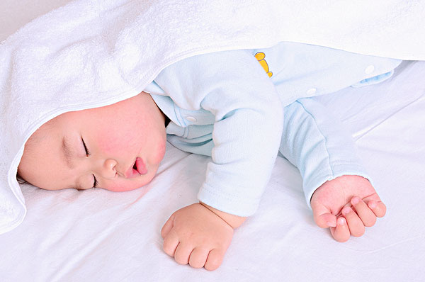 如何幫助寶寶自己入睡 談嬰幼兒睡眠那些事 如何幫助寶寶自己入睡 談嬰幼兒睡眠那些事