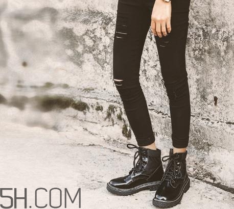 馬丁靴硬皮好還是軟皮好？馬丁靴皮子太硬怎么辦？