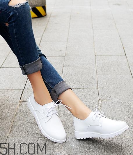 白色皮鞋染上顏色怎么辦？白色皮鞋染色怎么清洗？