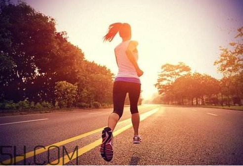 小腿抽筋可以跑步嗎？小腿抽筋可以拔火罐嗎