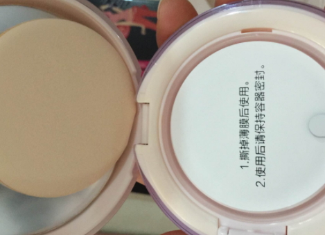 卡姿蘭氣墊cc和瑪麗黛佳哪個(gè)好？對(duì)比