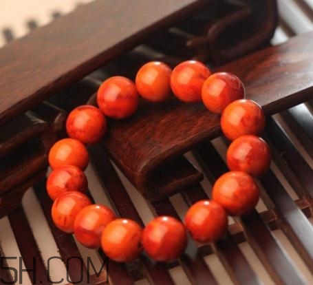 南紅瑪瑙可以泡水嗎？南紅瑪瑙能沾水嗎？