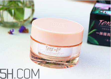 謎尚和瑪麗黛佳素顏霜哪個好？素顏霜對皮膚傷害大嗎？