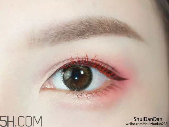 口紅怎么畫眼影 如何用口紅畫眼影 口紅怎么畫眼影 如何用口紅畫眼影