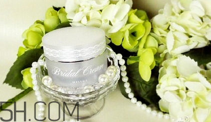 謎尚和瑪麗黛佳素顏霜哪個好？素顏霜對皮膚傷害大嗎？