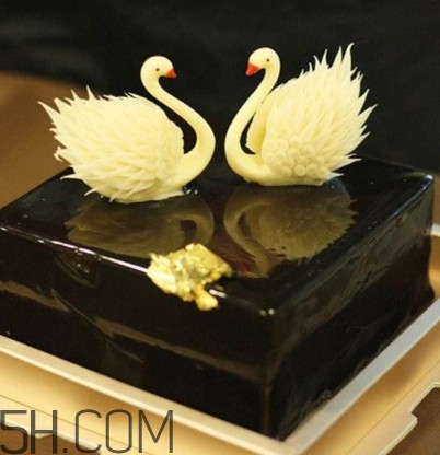 黑天鵝蛋糕為什么這么黑？黑天鵝蛋糕算不算被列入奢侈呢