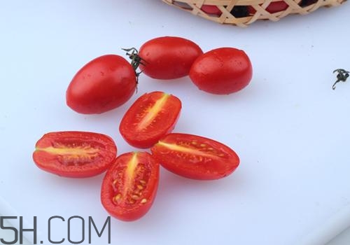 圣女果晚上能吃嗎 晚上吃圣女果會胖嗎 圣女果晚上能吃嗎 晚上吃圣女果會胖嗎