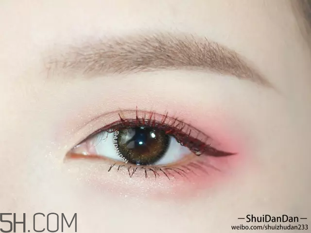 口紅怎么畫眼影 如何用口紅畫眼影 口紅怎么畫眼影 如何用口紅畫眼影